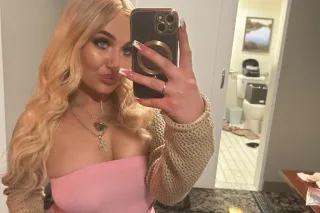 ✨💕Sexy 5ft 2 Blondie✨💕 availab... - Image 3