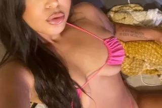 SEXY LATINA IN TOWN - 23 - Image 2