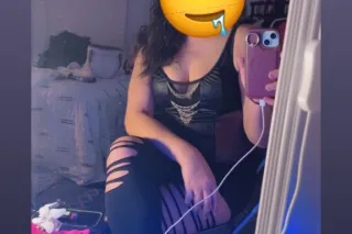 Im Available! Hit Me Up ! In a... - Image 2