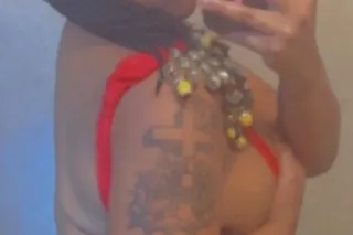 sexy red looking for incall 😋 - Image 1