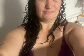 Energetic Curvy MILF incalls o... - Image 2