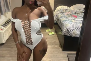 New Girl in Vegas 💋 Come Meet Your Sweet Little Temptation - Image 8