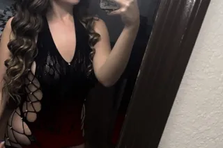 looking to have some fun💋🤭 - 1... - Image 4