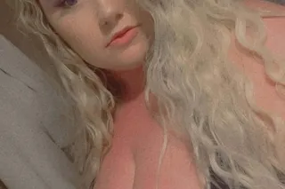 busty blonde outcall or incall... - Image 1