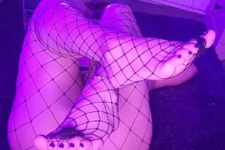 Let me be your pretend girlfri... - Image 1