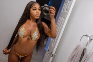 irresistibly hot 🥵 creamy puss... - Image 1