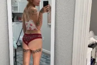 hey sexy lets chat put ur cock... - Image 2