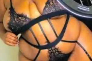 💦👅 Ebony bbw ready to play cum... - Image 1