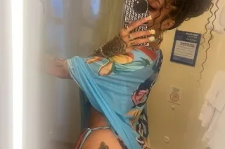 CUM SEE WHAT THE HYPE ABOUT 👏👅... - Image 1
