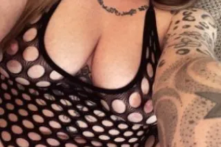 carplay and outcall available now! - Image 2