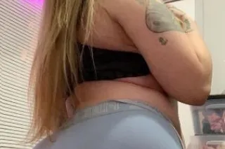 carplay and outcall available now! - Image 1