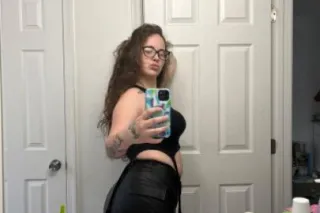 Thick white bitch ready to get... - Image 4