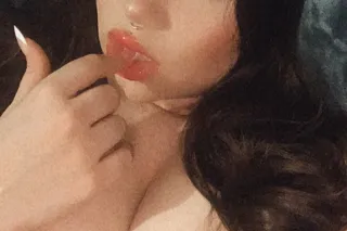 20 yr old latina ready to show... - Image 4