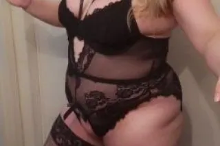 ONLY HERE UNTIL FRIDAY SO DONT MISS YOUR CHANCE! BUSTY CURVY BLONDE! - Image 6