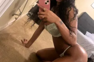 Beautiful Upscale Exotic Blasi... - Image 1