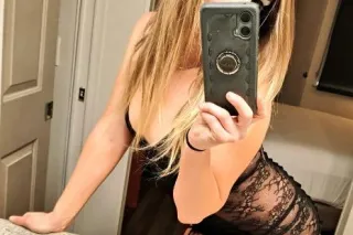 .....Petite Blonde, Bangin Bod... - Image 1