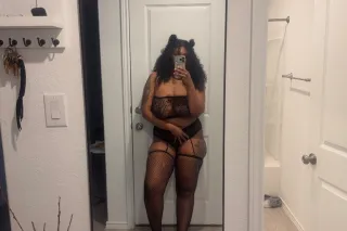 NEW TO TOWN COME PLAY - 30 - Image 4