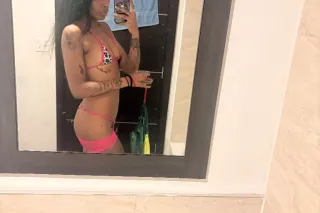 Slim Dominican Mami😩 - Image 1