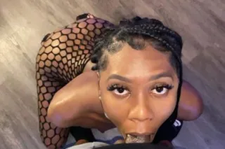 Wifeyy Throat 👅💦 Throat hugsss... - Image 2