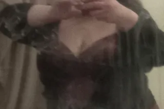 available 💋and looking for rea... - Image 1