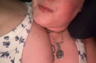 voluptuous white woman outcalls - Image 5