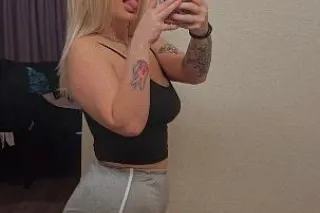 Thick White Girl🖤 - 25 - Image 1