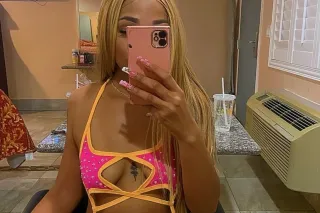Sexy 💋 Soaking WET 💦 new in town & here for a limted time only!! - Image 1