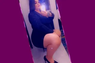 THICK THIGHS WITH A WARM SURPRISE 🥳 - Image 5