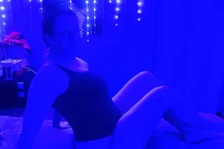 CUM CATCH A QUICK QUICKIE WIT ... - Image 1