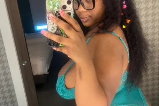 FREAKY BUSTY SLUT😍🍒 FILL ME UP... - Image 2
