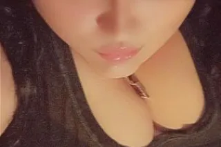 come play with this Tight wet thick pussy - Image 7