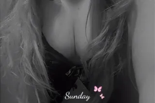 • YOUNG, FUN, AND SEXY SNOWBUN... - Image 1