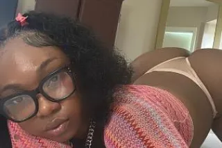 NEW IN TOWN💕Total Package💕 Fat... - Image 2