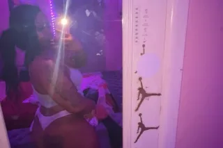 Cum Take a ride in The Big Body Benz🫦😘 - Image 6