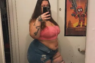 chubby latina - Image 10