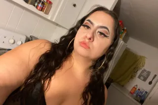 chubby latina - Image 8