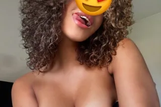 😈😈Hola mis chicos soy una herm... - Image 3