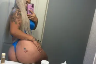 Hi I'm a trans girl visiting the city Andrea available right now - Image 9