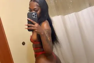 thickk baddie ready to please ... - Image 1