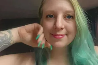 Hi I’m your new Playmate ready... - Image 1