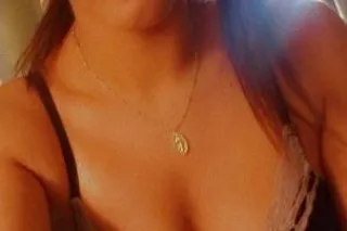 LATINA AMAZING WOMAN 😍 WATERPA... - Image 4