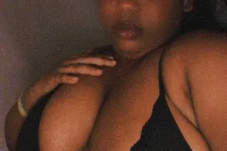 Wet mamii back in town 📲 🍑💦 Le... - Image 4