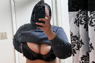 Ready to suck and fuck, messag... - Image 1