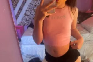 young sexy girl 🥵 - 23 - Image 1