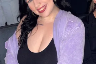 let this blue eyed beauty snatch your soul daddyy - Image 4