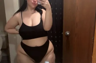 let this blue eyed beauty snatch your soul daddyy - Image 6