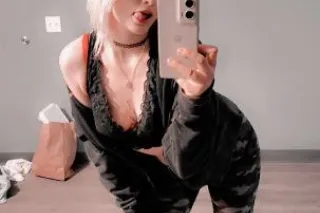 Alone& super Horny someone cum... - Image 2