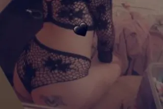 Alone& super Horny someone cum... - Image 1