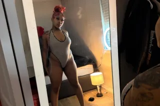 YOUNG SEXY PHAT ASS 😍LIGHTSKIN... - Image 2