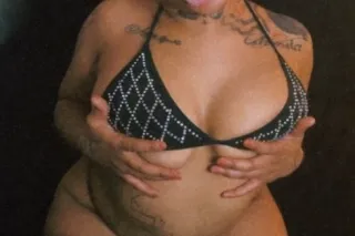 YOUNG SEXY PHAT ASS 😍LIGHTSKIN... - Image 4